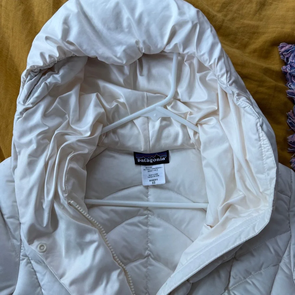 Patagonia Fiona Down‎ Parka Jacket Womens XS Cream Off White Hooded Puffer 28350